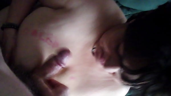 La grosse salope se fait arroser les miches