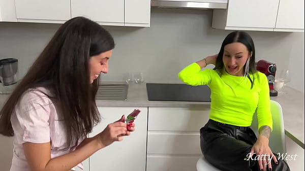 Play MP4 - Public Pickup - We met two beauties with a friend and invited them to our place to have sex