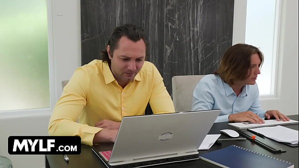 Nonton World's Best Boss! Hot Babe Pays Back Her Pervy Employees With Her Pierced Tits And Big Ass thumbnail