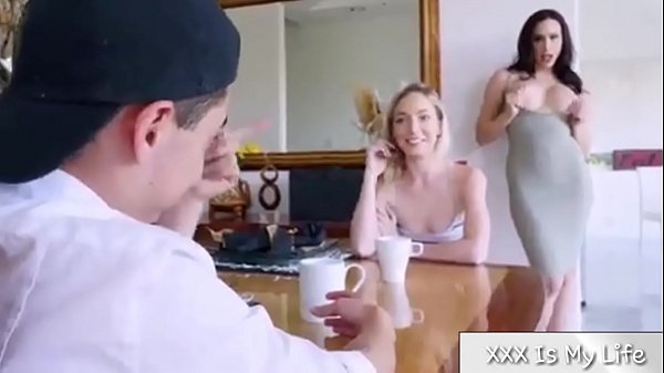 Cô gáigạ địt cả bồ của bạn