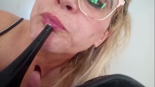 Foi Numa Consulta M&eacute;dica, Enquanto N&atilde;o Me Chama Ansiedade Fez Tocar Siririca Meu Salto De Sapato Escondido Na Escada thumbnail