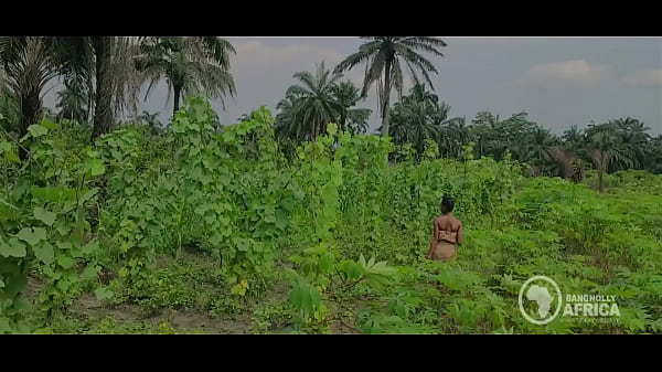 Bangnolly Africa - Beautiful African Maidens get quick outdoor_blowjob