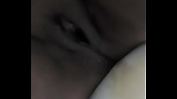 Estela Coroa de BH masturbando e_esguichando de prazer