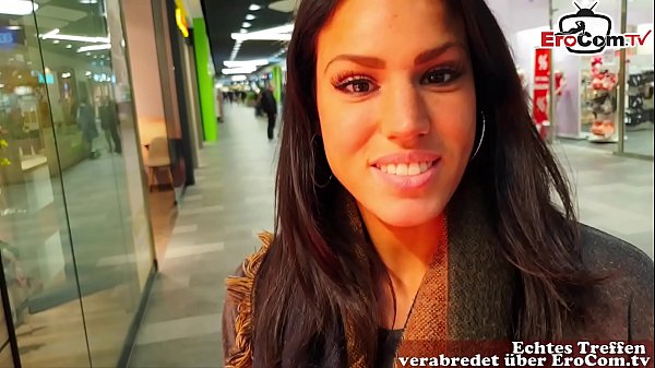 Deutsches h&uuml;bsche Br&uuml;nettes Model flirttet im Supermarkt und wird nachhause abgeschleppt POV 