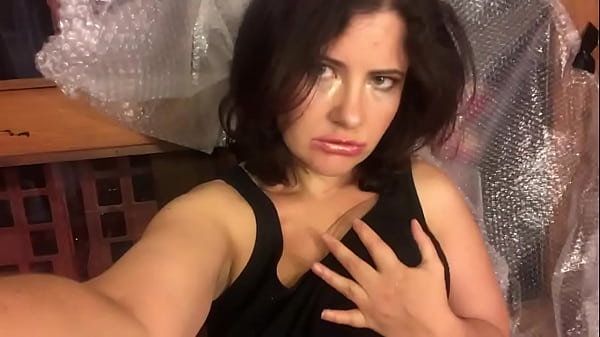 Play MP4 - Found footage from 2019&period; Humming&comma; wanking with a tampon string sticking out and wrapping myself in bubble wrap&period;