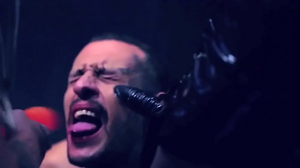 Dominadora Tatuada Tortura Seu Escravo E O Faz Lamber Seus P&eacute;s thumbnail