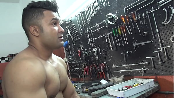 Play MP4 - MECANICO FUDENDO BUCETA E CUZINHO