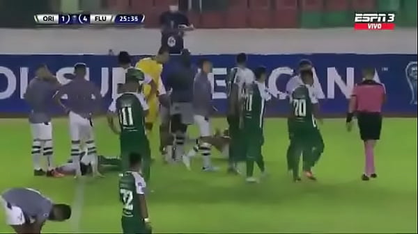 Orientito petrolero en su casa