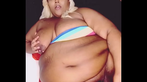 Sexy bbw Zaharii plays with her pussy 