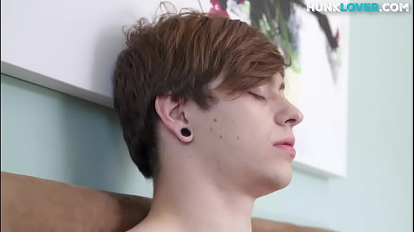 Amateur jock teases his body and masturbates for cumshot