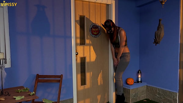 Nonton Halloween Piss With Claudia Macc,jenifer Jane,sasha Sparrow By Vipissy thumbnail