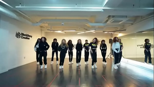 Queens dancing