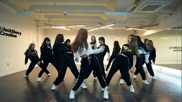 Queens dancing