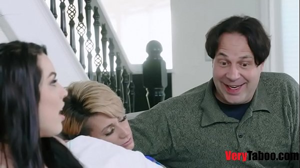 Raven Reign fucks stepdaddy infrontof stepmom!