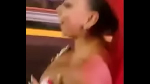 Play MP4 - Deysi Araujo muestra tetas