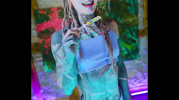 Girlfriend with or without split tongue 