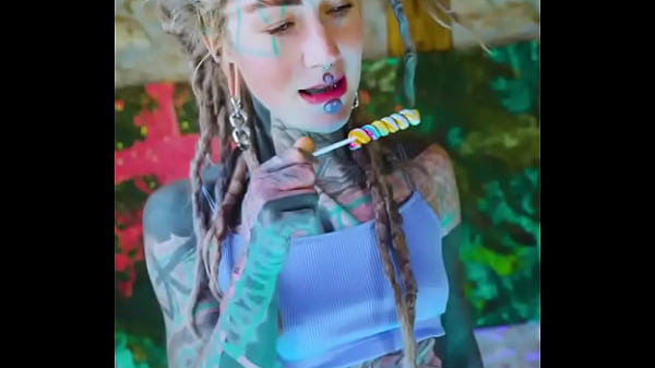 Girlfriend with or without split tongue 