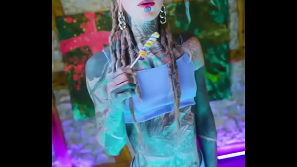 Girlfriend with or without split tongue 