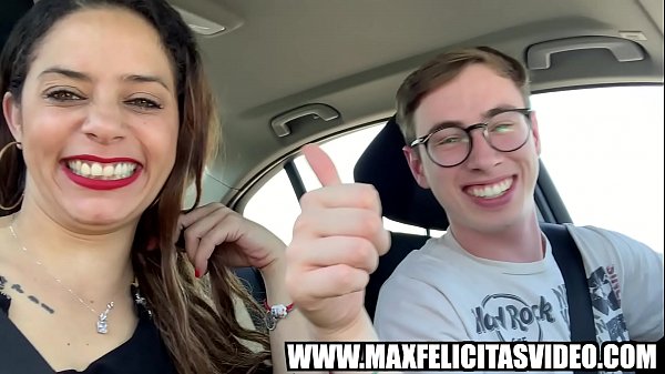 MYLA ELYSE SCOPATA FORTISSIMO IN UN LETTO COME UNA TROIA E POI SBORRATA OVUNQUE DAL TORO MAXFELICITAS