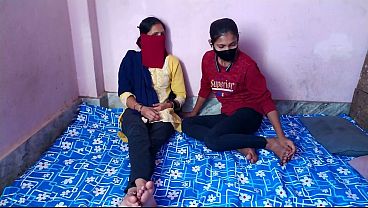 दोस्त की गर्लफ्रेंड के साथ फ्रेंड की चुदाई किया रियल थ्रीसम पोर्न हिंदी में thumbnail