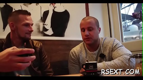 Beautiful chick gives oral-stimulation 