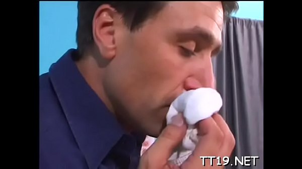 Frisky floozy agrees to hardocore sex