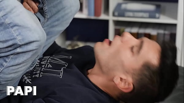 Play MP4 - Drake Von Humps Damian Night's Booty While He Studies Making Him Horny For A Quick Fuck - PAPI