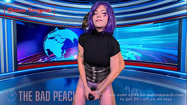 Presentadora de infomercial prueba en vivo Juguete SEXUAL - The Bad Peach- RevolveX - trailer 