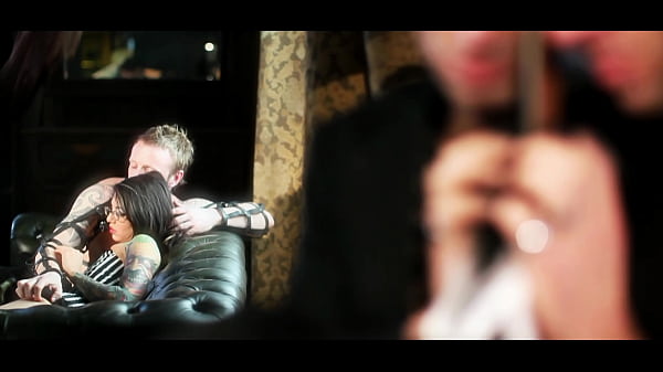 Nonton Sensual Sex In Fmm Threesome Fucking A Elegant Brunette Milf thumbnail