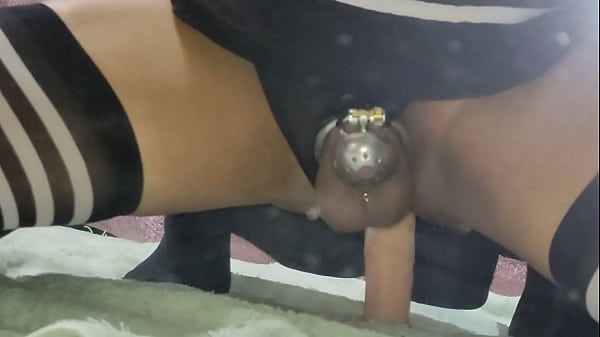 Play MP4 - Entrenando para alcanzar un orgasmo anal 25 cm