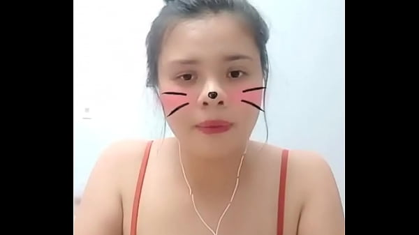 Em áo đỏvú mướp sệ