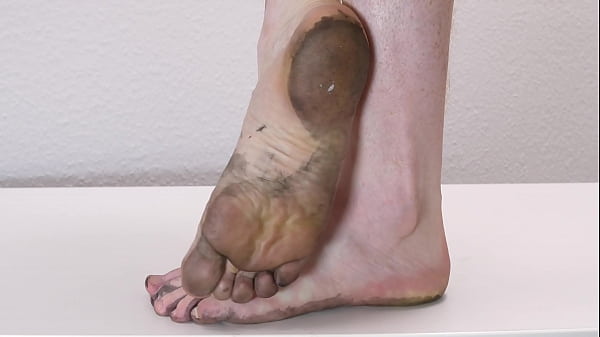 Play MP4 - Dirty Feet