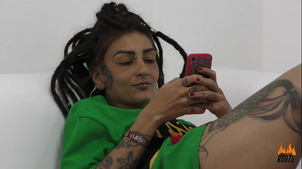 Somente No Cuzinho Da Caroleta Roots. thumbnail