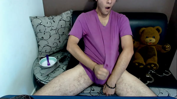 Play MP4 - Caprino Eros cum under his tshirt