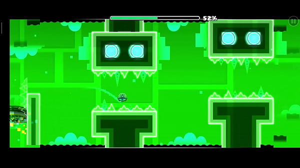 El pelicano picando con un pico de madera como en el maicra 