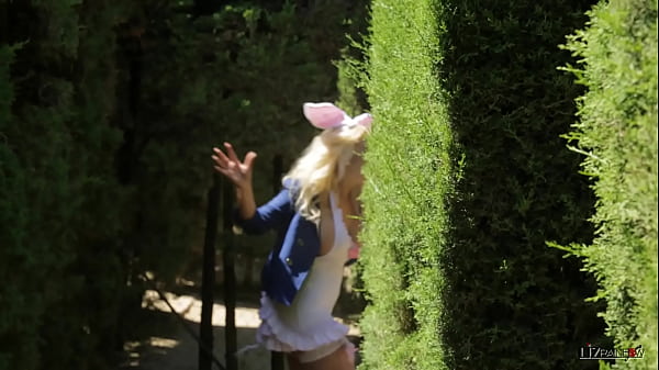 ALiz in_Wonderland 1 Lizmeets Blondie the Rabbit