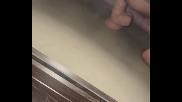 Sentando no consolo grande 