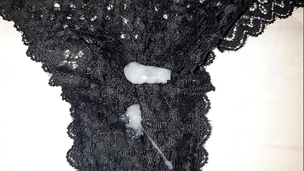 Corrida_en las panties de mi amiga