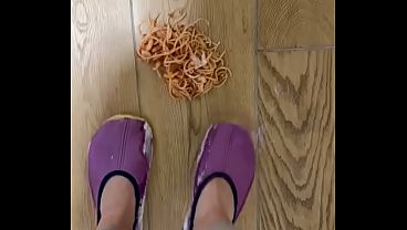 Nonton Slippers Crush Food, Crush Spaghetti thumbnail