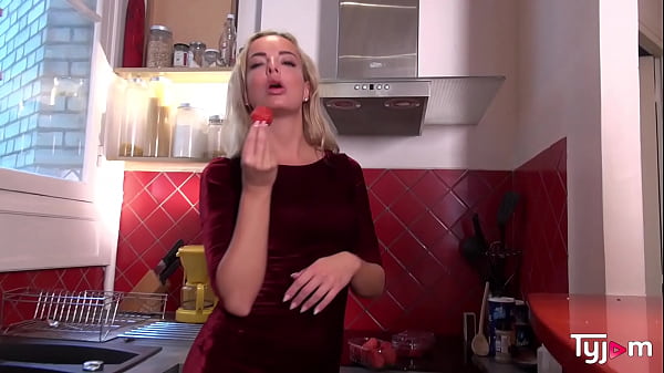 Stunning vegan blonde Victoria Pure wants_to open a restaurant and gets fucked inthe ass