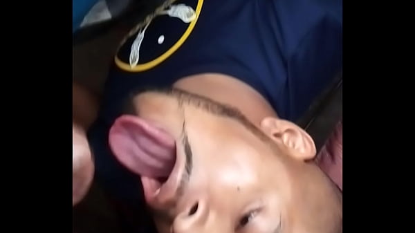 Mi macho me viene ver para que le saque la leche a mamadas 