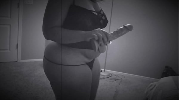 Bbw Fucks Dildo thumbnail