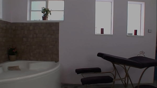 Nonton Big-titted Twins Kat And Kit Lee Soap Up Horny John, Fuck And Eat His Load thumbnail