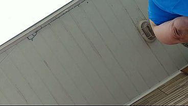 Deixe meu celular gravando a minha madrasta enquanto limpava a cal&ccedil;ada em p&uacute;blico 