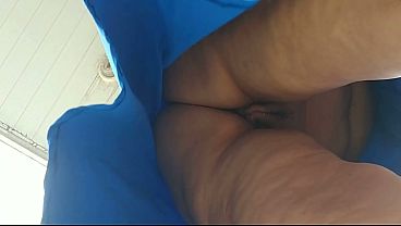 Deixe meu celular gravando a minha madrasta enquanto limpava a_calçada em público