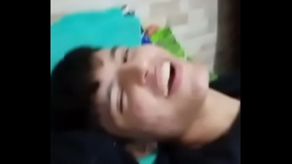 Novinho sendo fudido por colegas de quarto