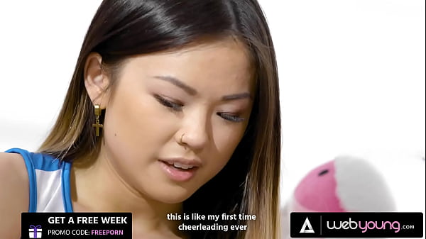 Nonton Cheer Captain Eats Rookie's Wet Pussy thumbnail