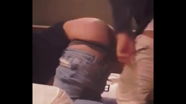 Play MP4 - Le pongo mi culo gay a mi compa hetero curioso que piensa en su novia mientras me folla