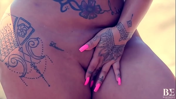 The Godmuvaa Sexy Pawg Playing With Her Pussy On Public Beach thumbnail