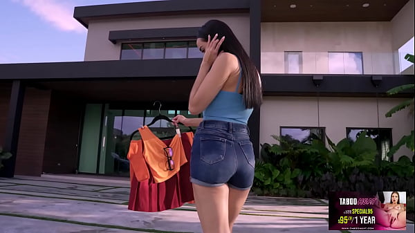 Play MP4 - Gaby Ortega in Free Use Step Daughter - Day Before Halloween